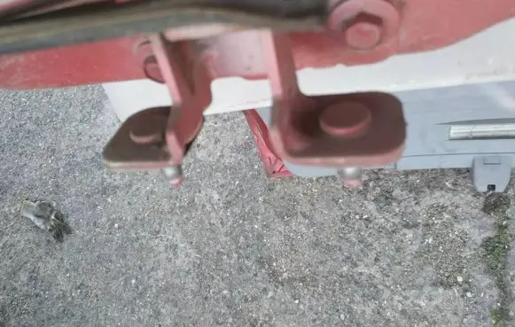 Dodge Magnum Tailgate/trunk/boot hinge