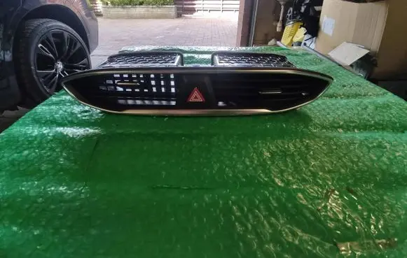 Hyundai Santa Fe Dash center air vent grill 97410-s1000 S1000