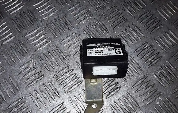 Toyota Avensis T250 Light module LCM 8996005020