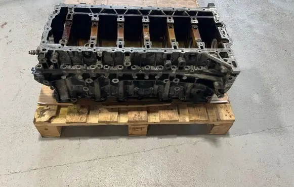 BMW 5 E60 E61 Engine block 7576336 7576331
