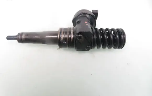 Volkswagen PASSAT B5.5 Fuel injector 0414720038 038130073AK