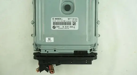 BMW 3 E90 E91 Engine control unit/module 8510223