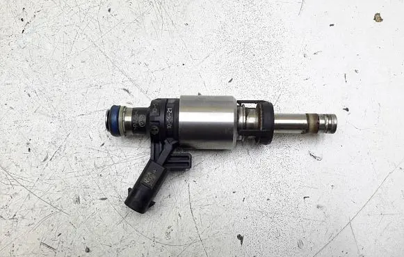 Audi A5 8T 8F Fuel injector