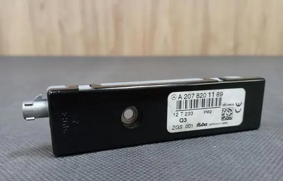 Mercedes-Benz E A207 Aerial antenna amplifier 2078201189 A2078201189