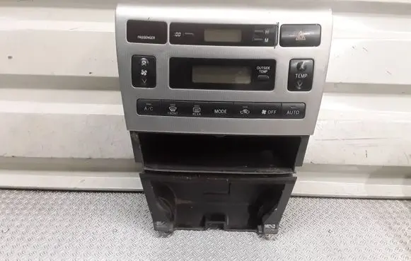 Toyota Corolla E120 E130 Climate control unit 5593012390
