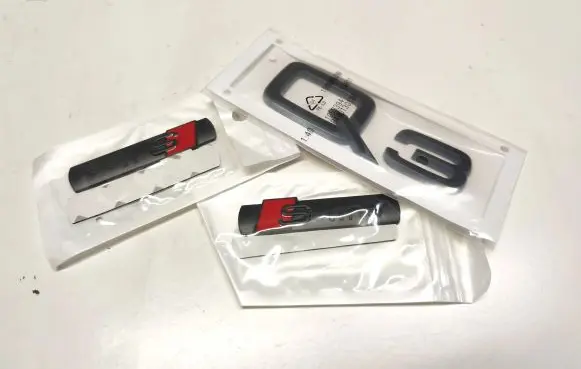 Audi Q3 8U Manufacturers badge/model letters 