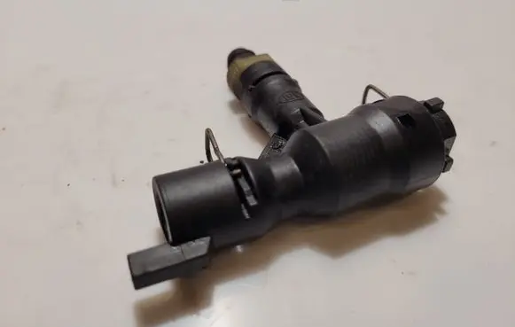 Volkswagen PASSAT B7 Clutch pipe/line 1928404687J