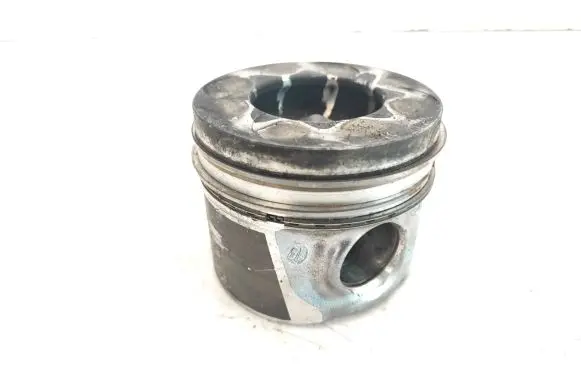 Nissan Pathfinder R51 Piston 