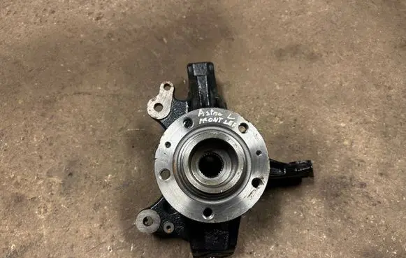 Opel Astra L Front wheel hub