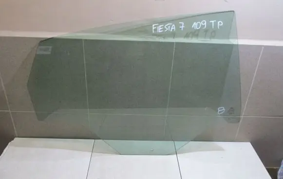 Ford Fiesta Sliding door window/glass 