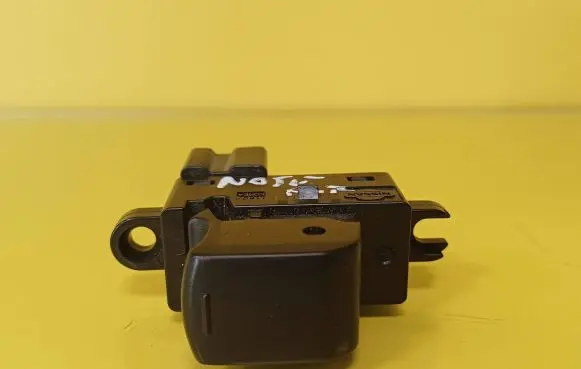 Nissan Note (E11) Electric window control switch 25411ED00B