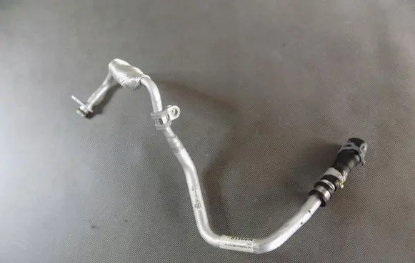 Volkswagen Touareg III Engine coolant pipe/hose 06M121086H