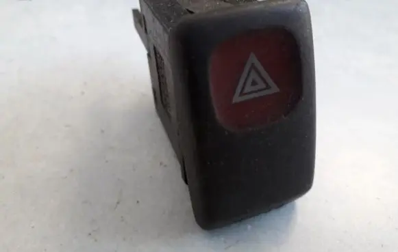 Volkswagen Jetta II Hazard light switch MR83DOT SAEQC82