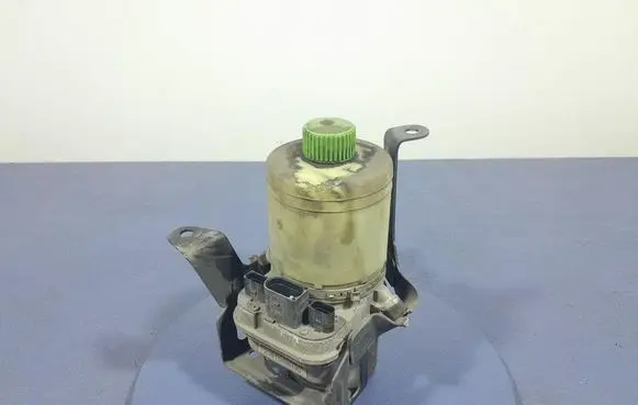 Volkswagen Polo IV 9N3 Power steering pump 6Q0423156AB
