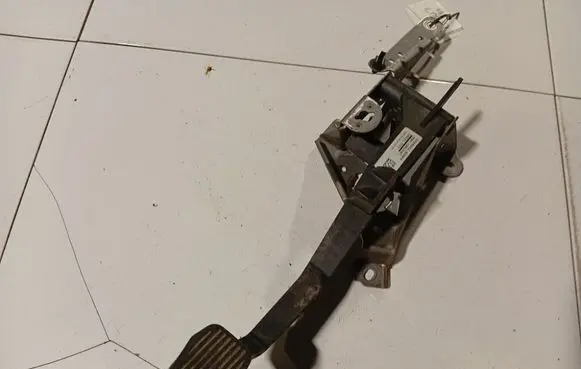 Ford Focus C-MAX Clutch pedal 3M517B633XC