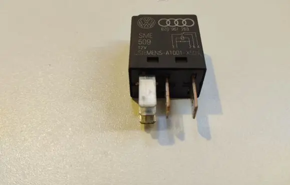 Audi A4 S4 B5 8D Other relay 8Z0951253