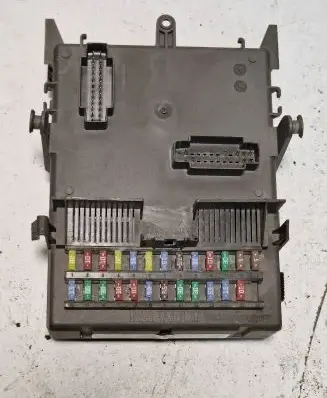 Renault Espace III Fuse module 8200283812 518832019 8200004201E
