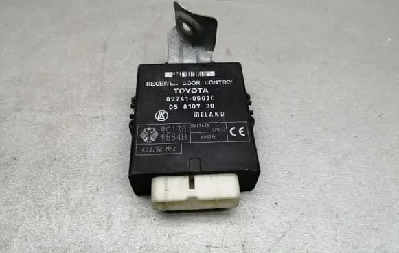 Toyota Avensis T220 Door control unit/module 8974105030 05810730