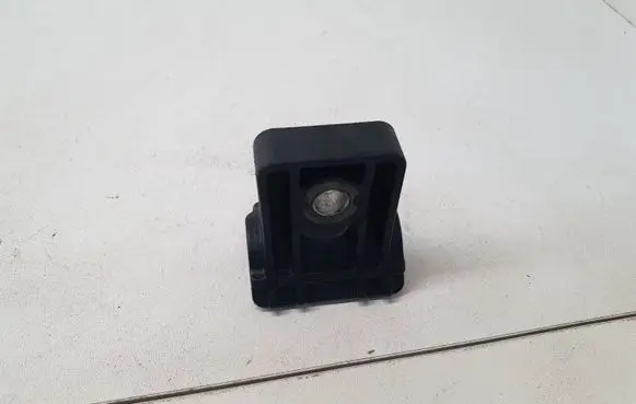 Chevrolet Cruze Radiator mount bracket 13250318