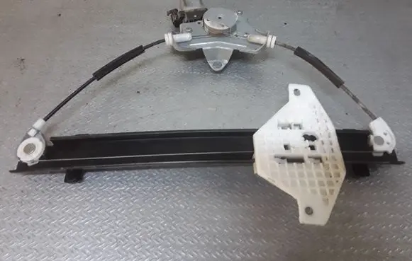 SsangYong Korando Rear door window regulator with motor 98840CZ101