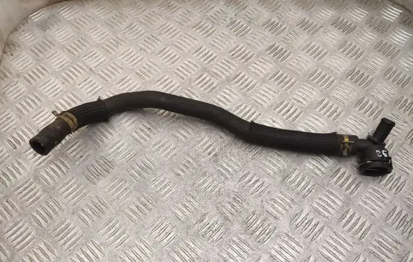 Toyota Avensis T270 Engine coolant pipe/hose