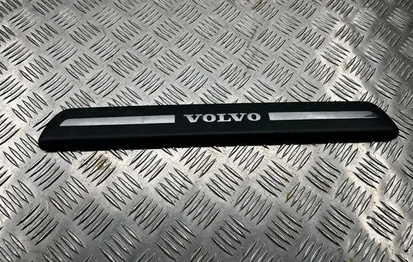 Front sill trim cover