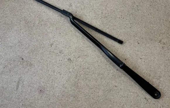 BMW 5 G30 G31 Front wiper blade arm 7474830
