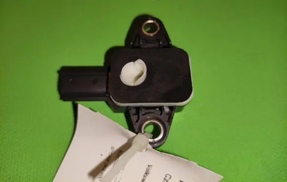 Volkswagen Polo V 6R Airbag deployment crash/impact sensor 1Q0955557 180110 022448