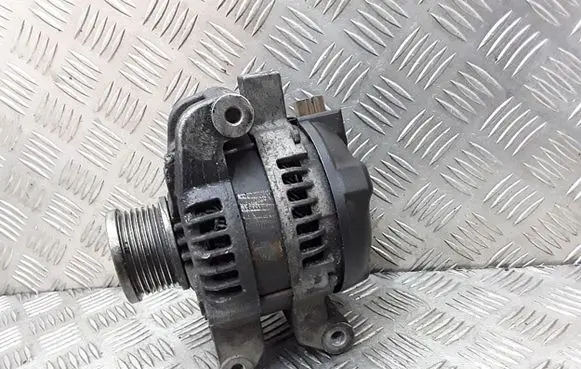 Toyota Auris 150 Generator/alternator 0109546