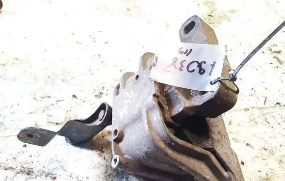 Volkswagen PASSAT B6 Engine mount bracket 1k0199262