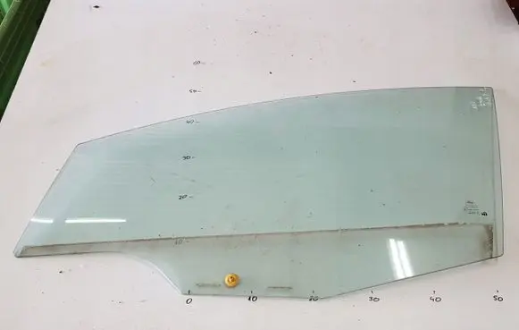 Ford Fiesta Sliding door window/glass 