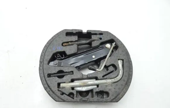 Audi A3 S3 8P Tool set 1K0012115F
