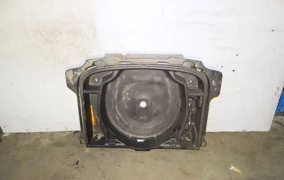 Volvo C30 Spare wheel section trim 
