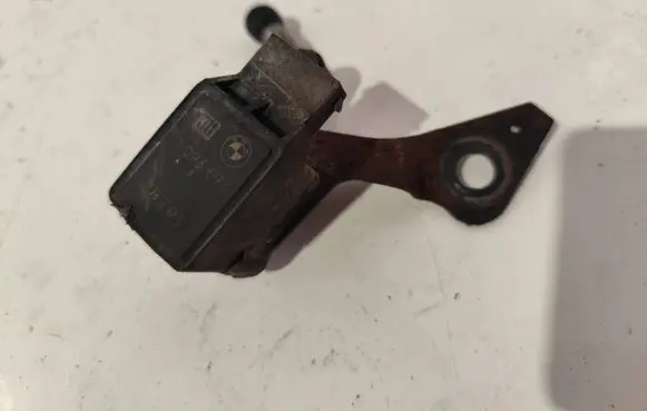 Headlight/headlamp level sensor