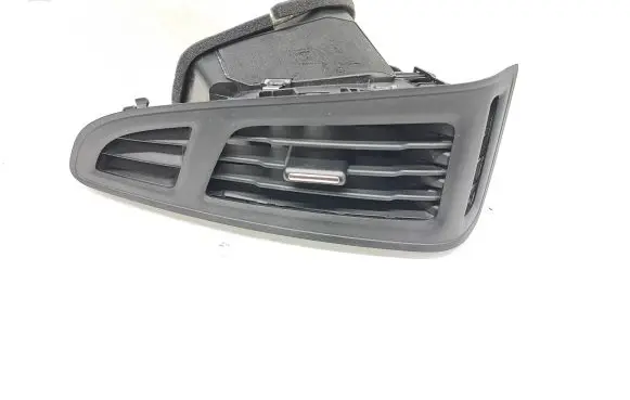 Ford Focus Dashboard side air vent grill/cover trim BM51018B09