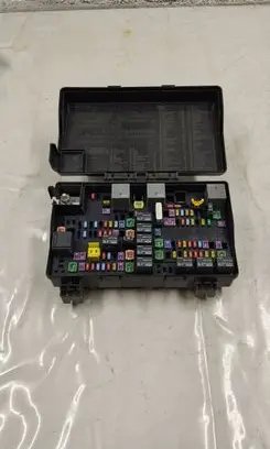 Jeep Grand Cherokee Fuse module 7140513230 P68320921ab