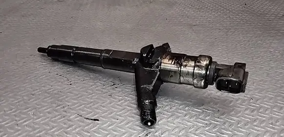 Nissan Primera Fuel injector 16600AU600