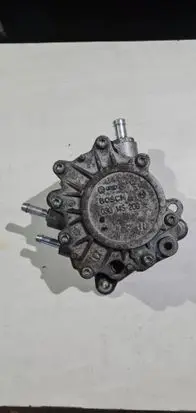 Volkswagen Jetta V Vacuum pump 03G145209