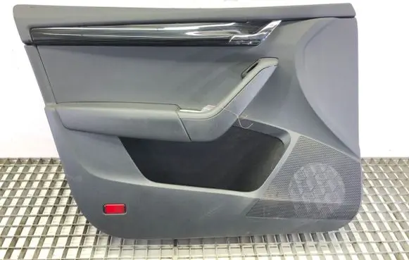 Skoda Octavia Mk3 (5E) Front door card panel trim