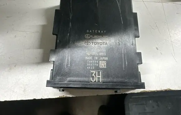 Toyota Yaris XP210 Gateway control module 891110D040