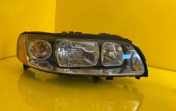 Volvo V70 Headlight/headlamp 30698836
