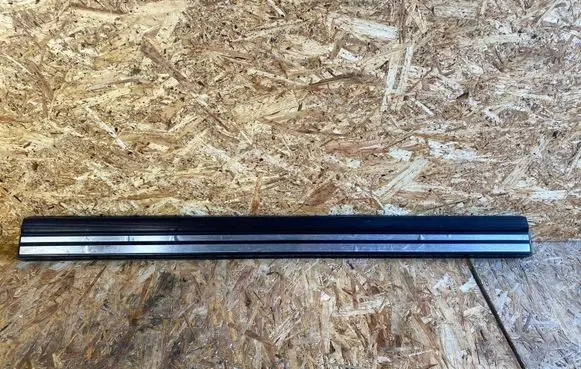 Mercedes-Benz E W124 Front sill trim cover