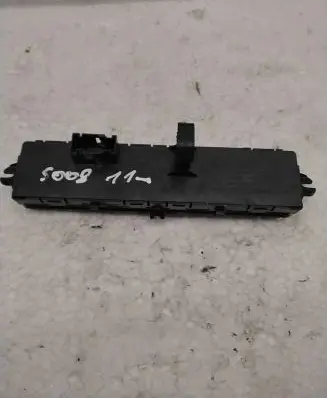 Peugeot 5008 Hazard light switch 10043549
