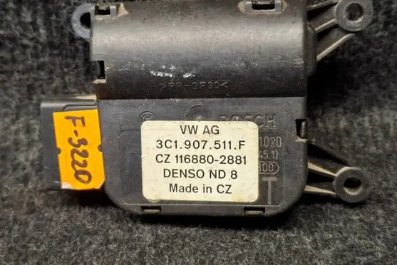 Volkswagen PASSAT B7 Air flap motor/actuator 3C1907511F