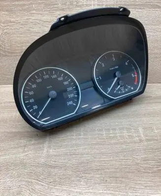 BMW 1 E81 E87 Speedometer (instrument cluster) 102495276 9141475