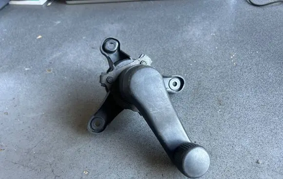 Volkswagen Caddy Front door window winding handle 2K0837581 117553
