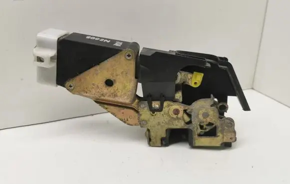 Mitsubishi Carisma Rear door lock