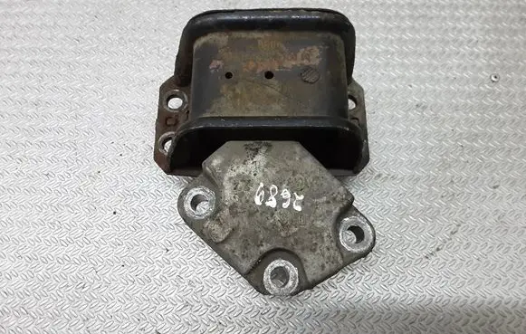 Engine mount bracket