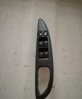 Nissan Primera Electric window control switch 25401AV640