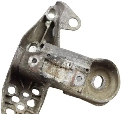 Engine mounting bracket